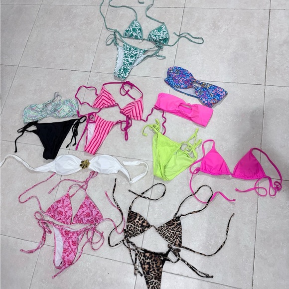 Multiple bikinis - Picture 1 of 3